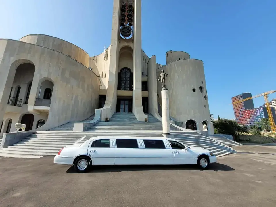 Lincoln Town Car Limousine 2002