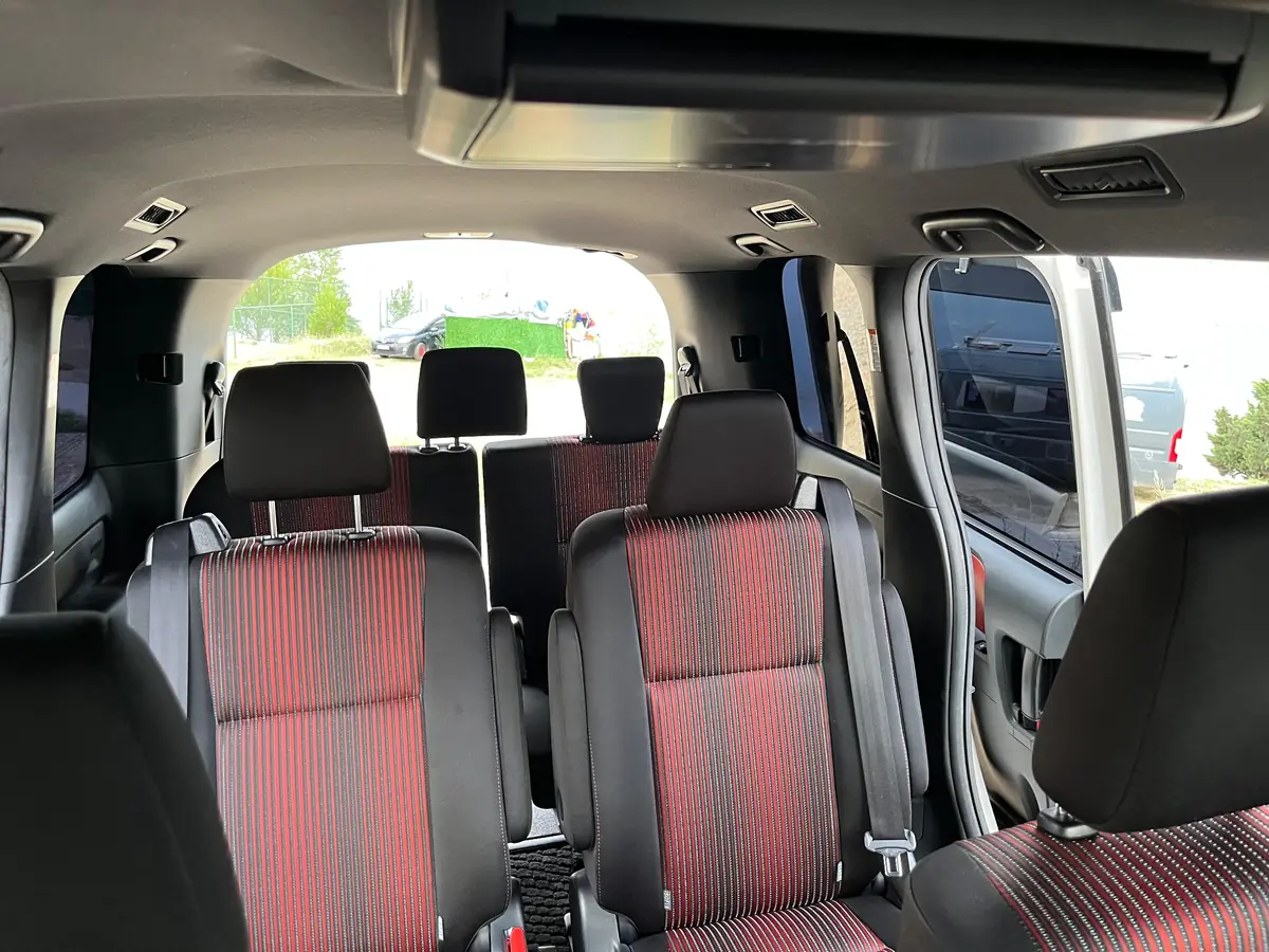 Toyota Voxy Hybrid 2021