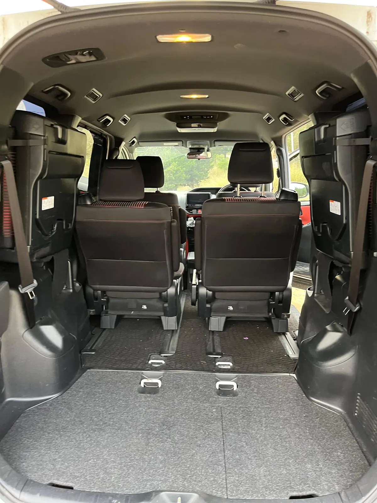 Toyota Voxy Hybrid 2021