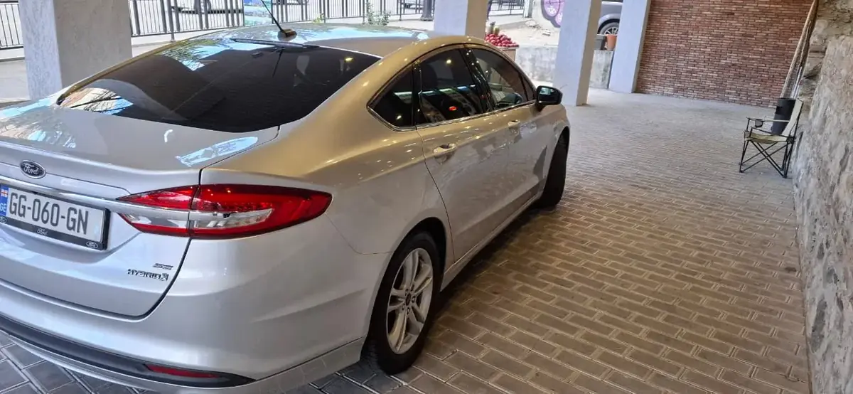 Ford Fusion Hybrid 2020