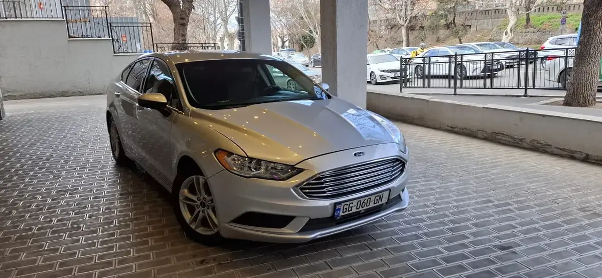 Ford Fusion Hybrid 2020