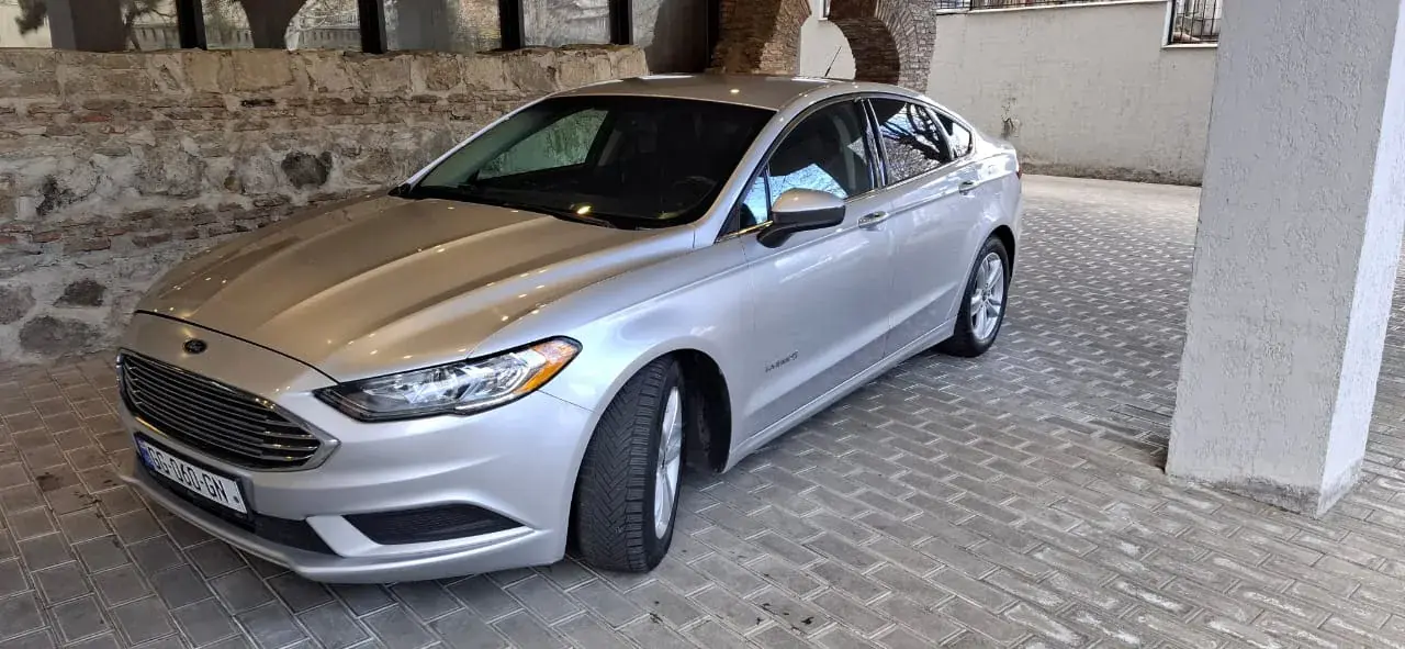 Ford Fusion Hybrid 2020